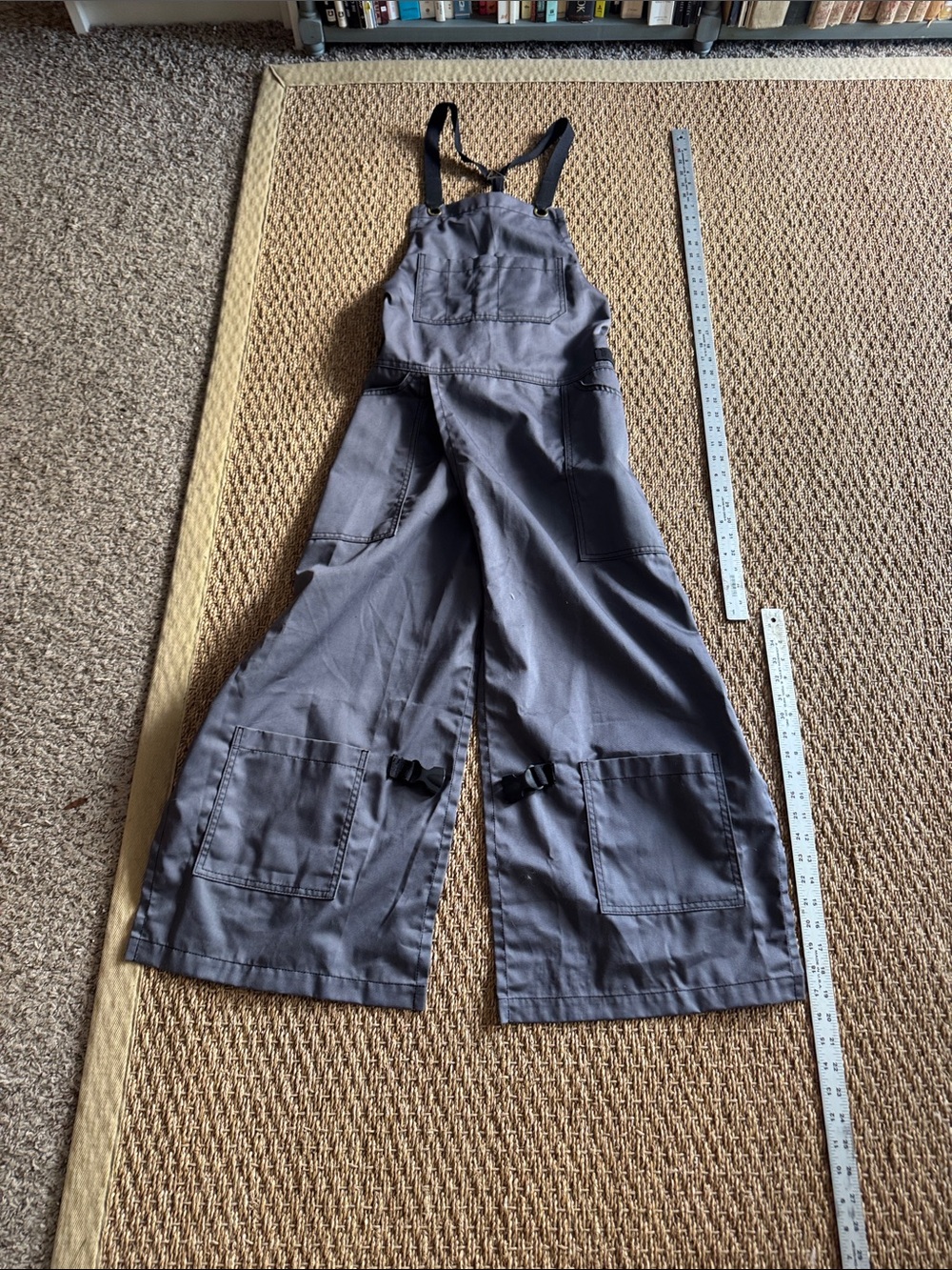 Unisex Wide-Leg Gray Pottery Throwing Apron - Utility Pocket Design